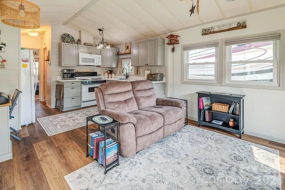 20 Strollers Lane Waynesville, NC 28785