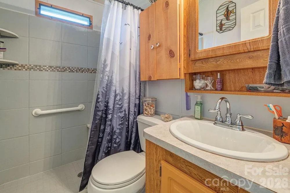 20 Strollers Lane Waynesville, NC 28785