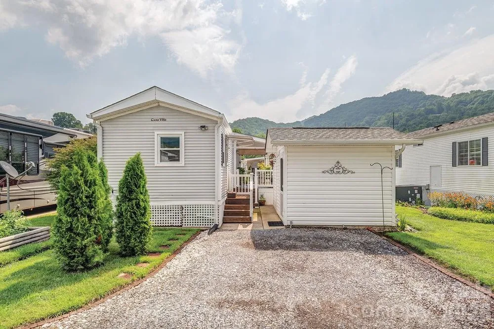 20 Strollers Lane Waynesville, NC 28785