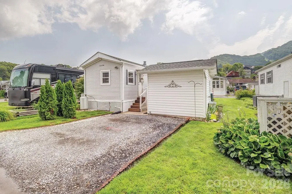 20 Strollers Lane Waynesville, NC 28785