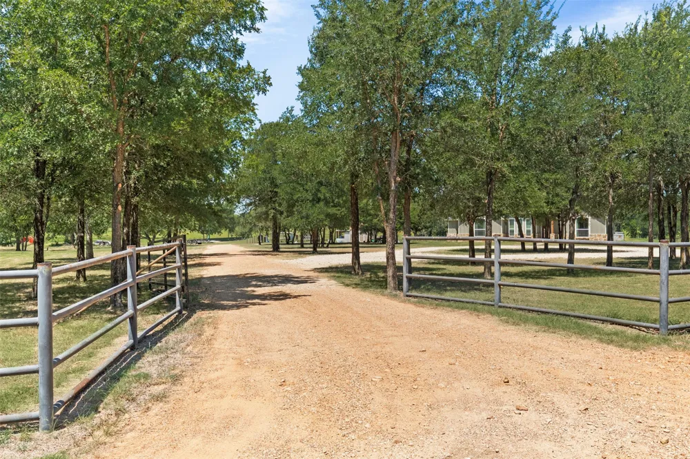 638 County Road 337 Rosebud, TX 76570