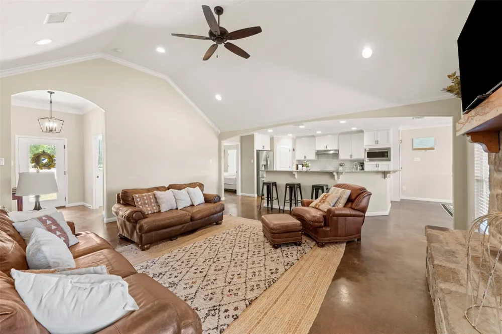 638 County Road 337 Rosebud, TX 76570