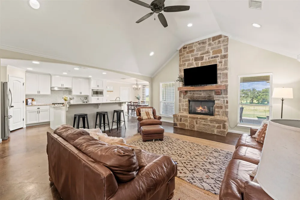 638 County Road 337 Rosebud, TX 76570