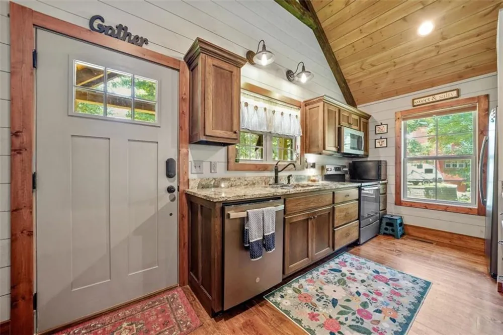 88 Old Vineyard Way Cleveland, GA 30528