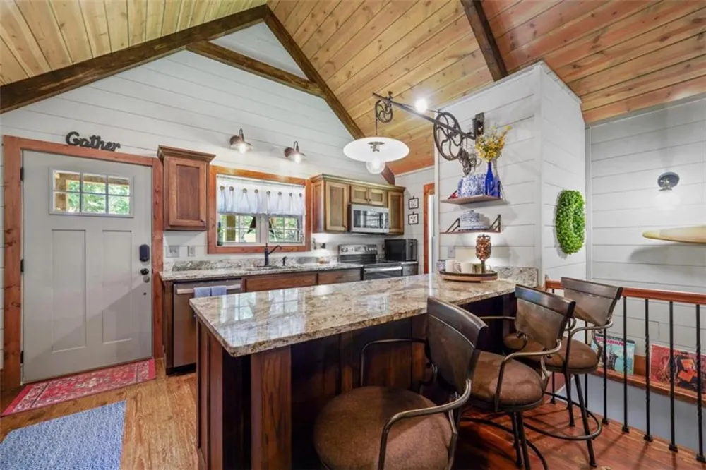 88 Old Vineyard Way Cleveland, GA 30528
