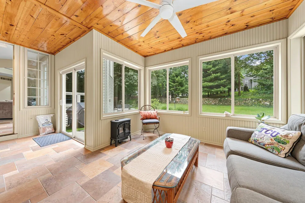 6418 Whitney Woods Richland, MI 49083