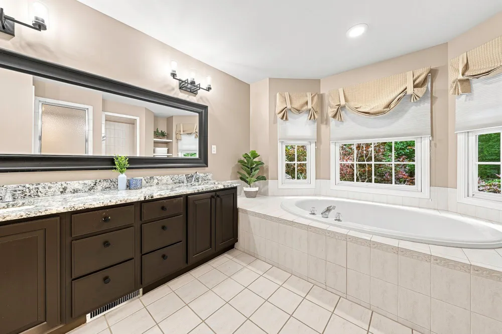 6418 Whitney Woods Richland, MI 49083