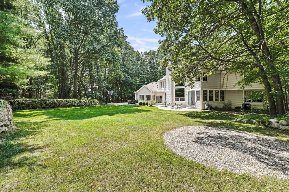 6418 Whitney Woods Richland, MI 49083