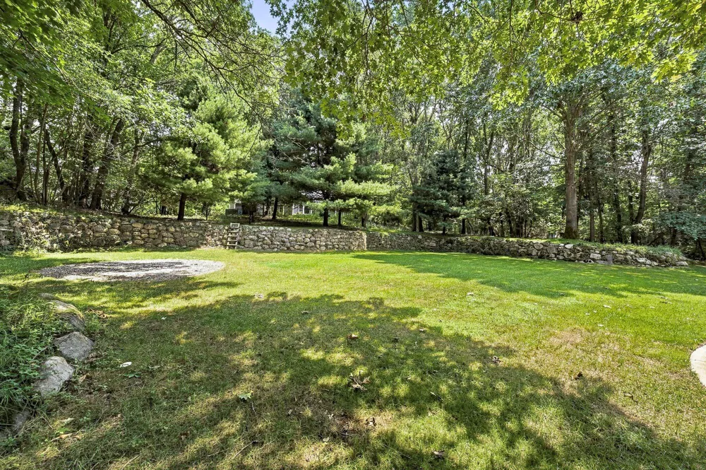 6418 Whitney Woods Richland, MI 49083