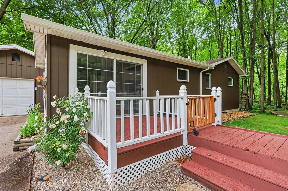 17700 Thornapple Drive Spring Lake, MI 49456