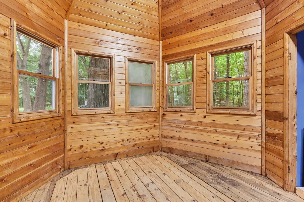 17700 Thornapple Drive Spring Lake, MI 49456
