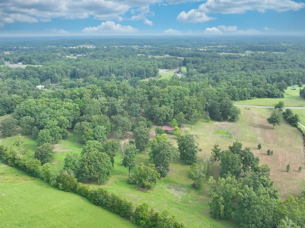 272 Lake Westmoreland Rd Westmoreland, TN 37186
