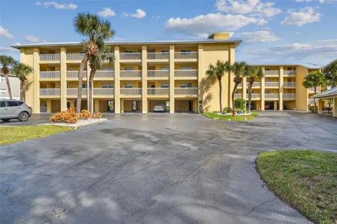 1125 PINELLAS BAYWAY S #302