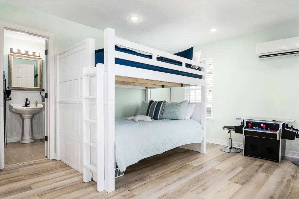 3279 Prides Way Crystal Beach, TX 77650