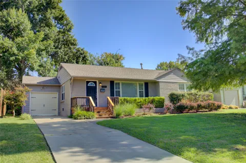 4221 E 25th Place E