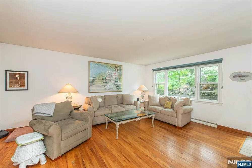 16 Pennsylvania Avenue Montvale, NJ 07645