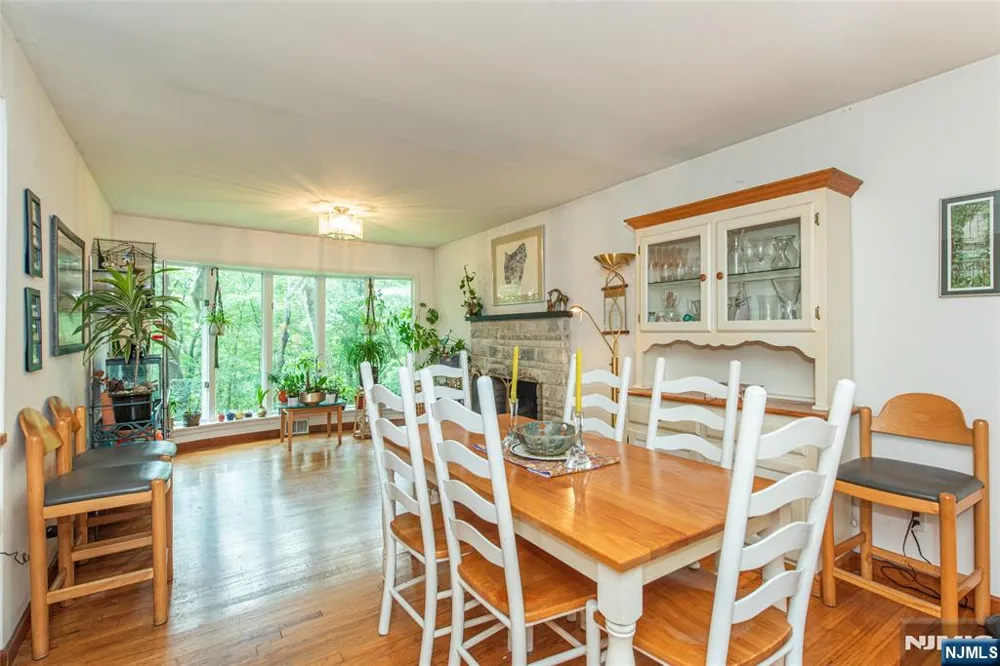 16 Pennsylvania Avenue Montvale, NJ 07645