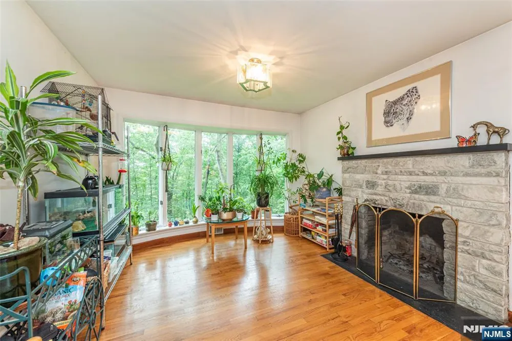 16 Pennsylvania Avenue Montvale, NJ 07645