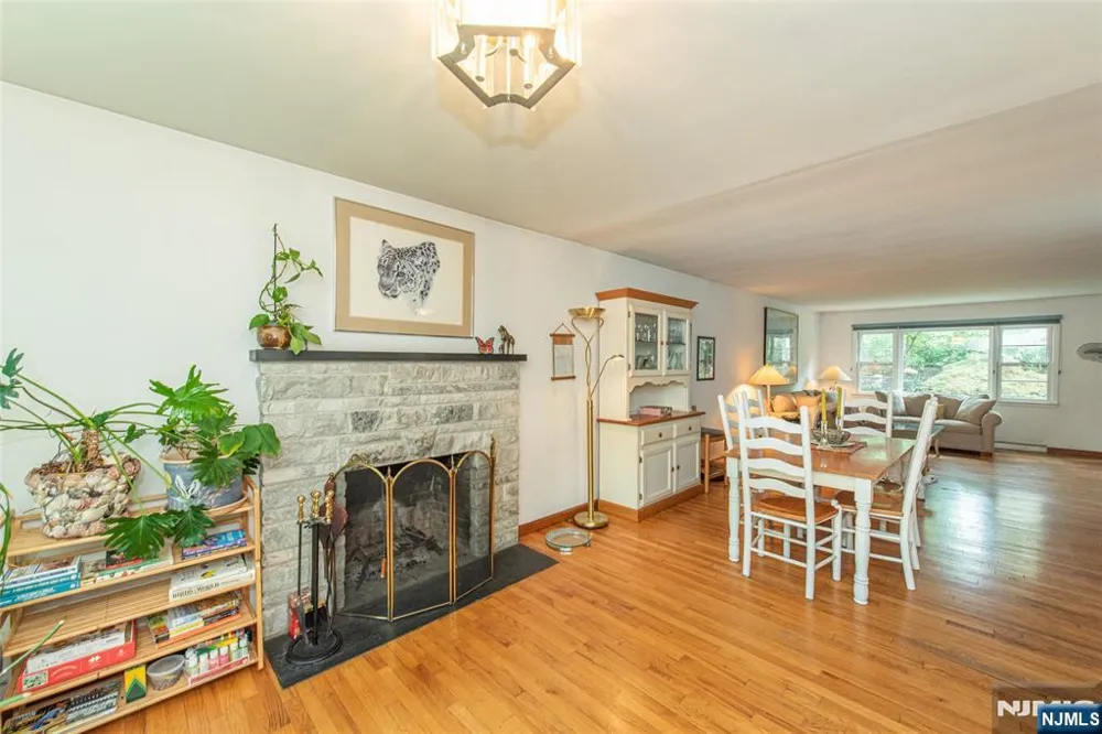 16 Pennsylvania Avenue Montvale, NJ 07645