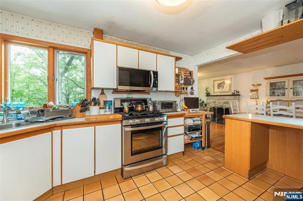 16 Pennsylvania Avenue Montvale, NJ 07645