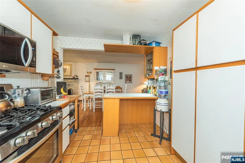 16 Pennsylvania Avenue Montvale, NJ 07645