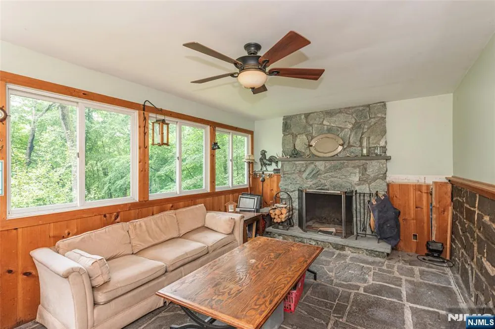 16 Pennsylvania Avenue Montvale, NJ 07645