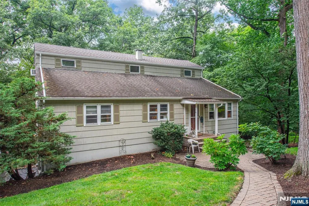 16 Pennsylvania Avenue Montvale, NJ 07645