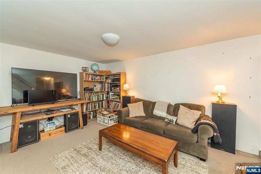 16 Pennsylvania Avenue Montvale, NJ 07645