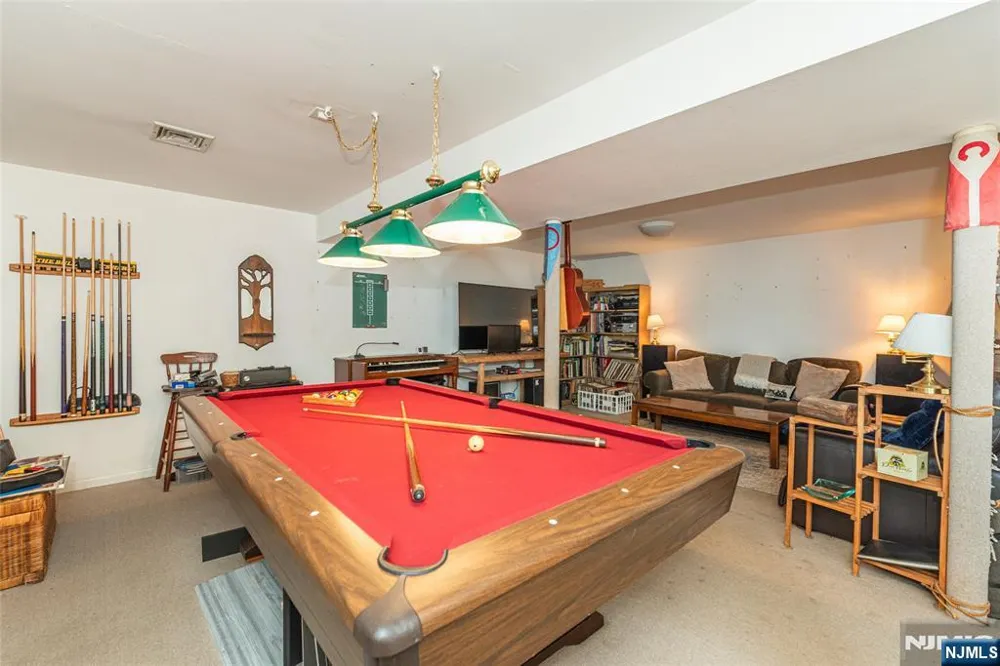 16 Pennsylvania Avenue Montvale, NJ 07645