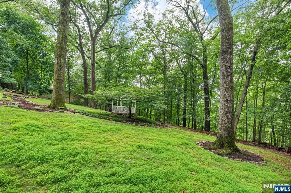 16 Pennsylvania Avenue Montvale, NJ 07645