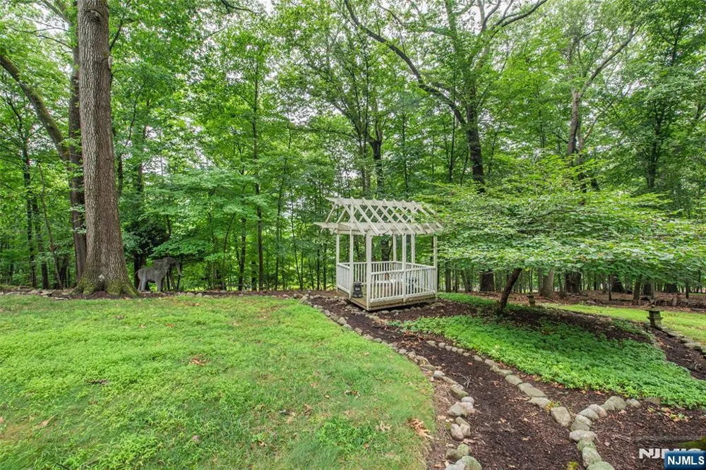 16 Pennsylvania Avenue Montvale, NJ 07645