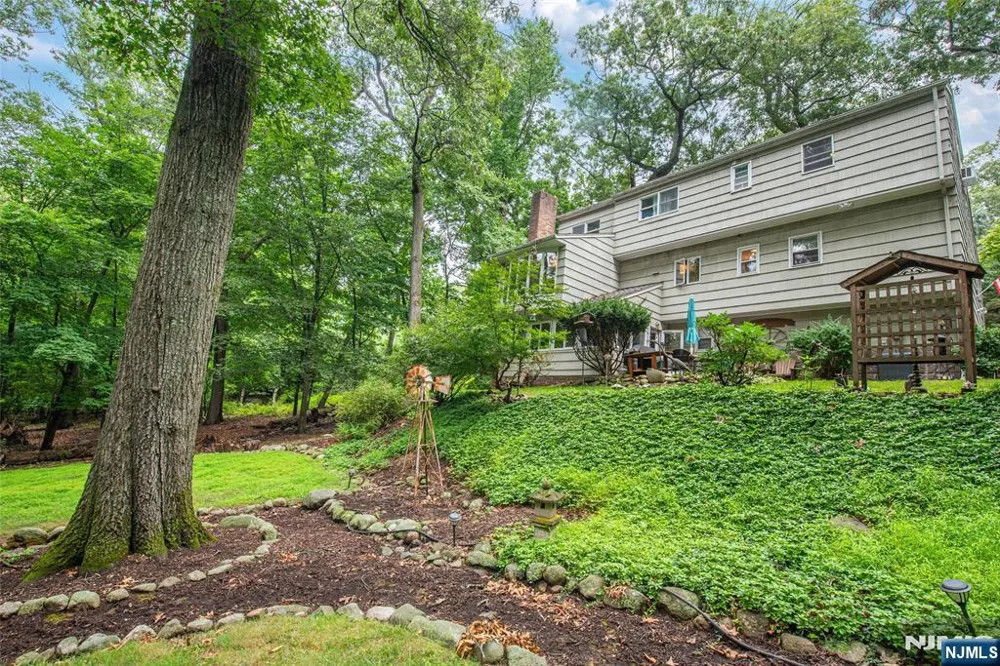 16 Pennsylvania Avenue Montvale, NJ 07645