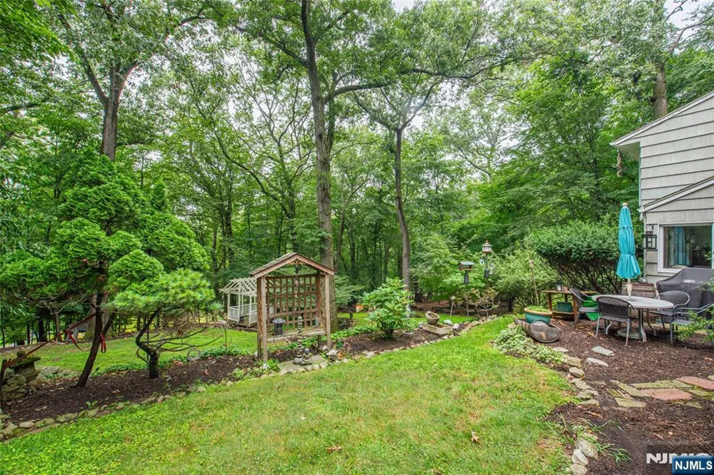 16 Pennsylvania Avenue Montvale, NJ 07645