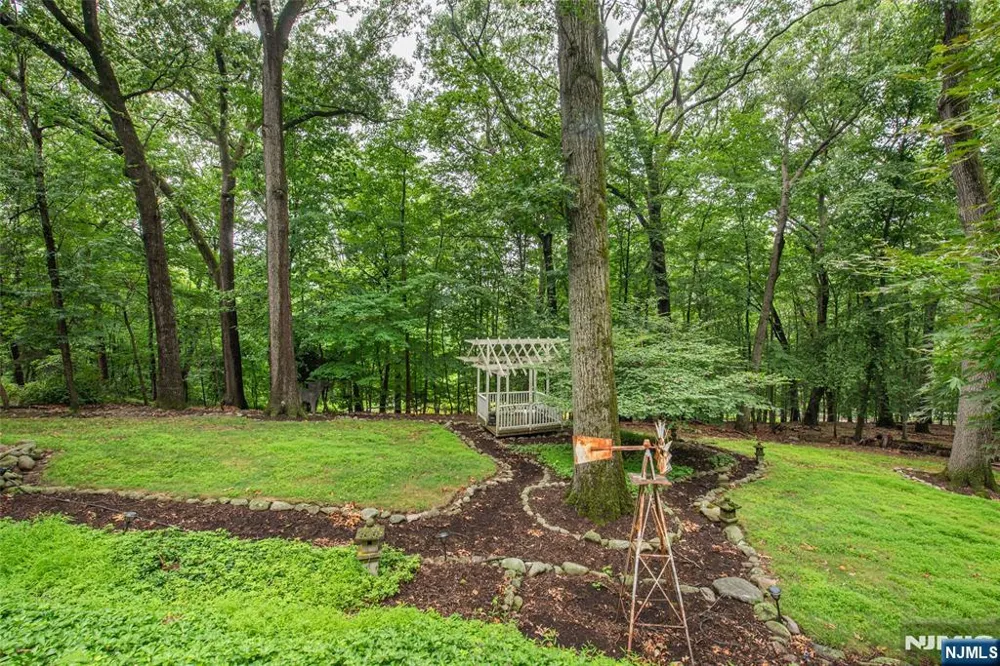 16 Pennsylvania Avenue Montvale, NJ 07645