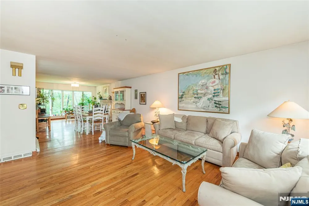 16 Pennsylvania Avenue Montvale, NJ 07645