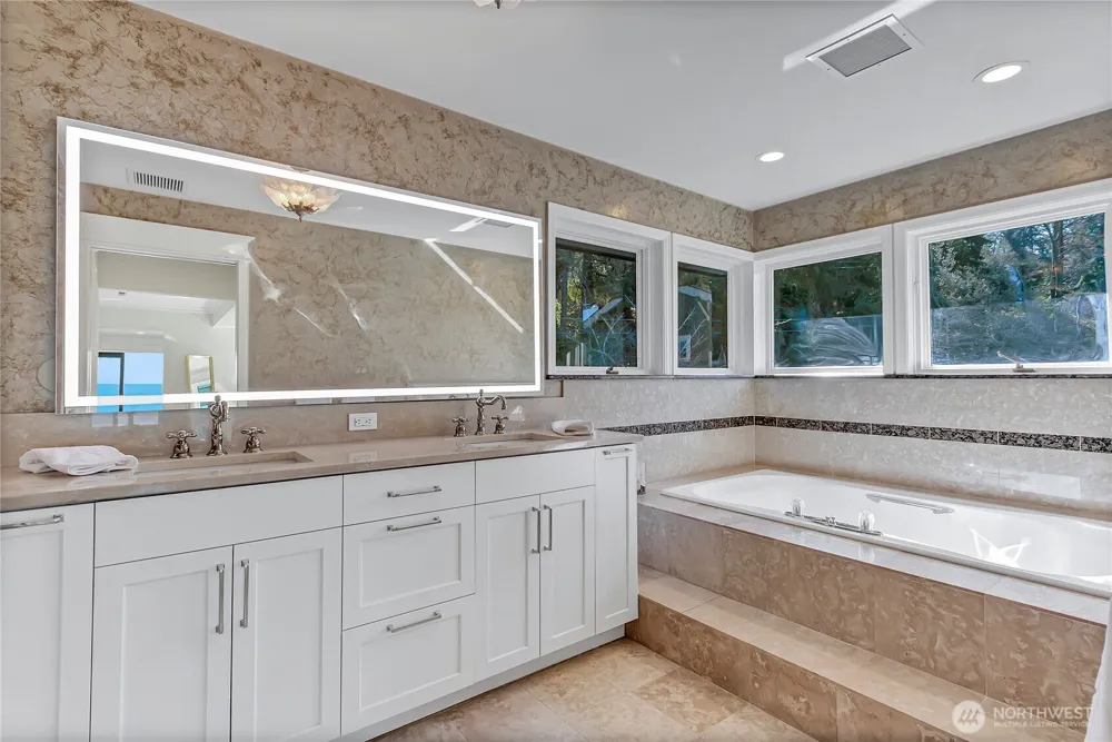 16331 Maplewild Avenue SW Burien, WA 98166