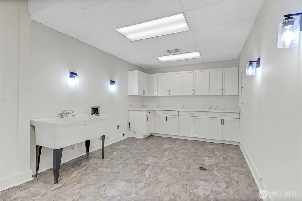 16331 Maplewild Avenue SW Burien, WA 98166
