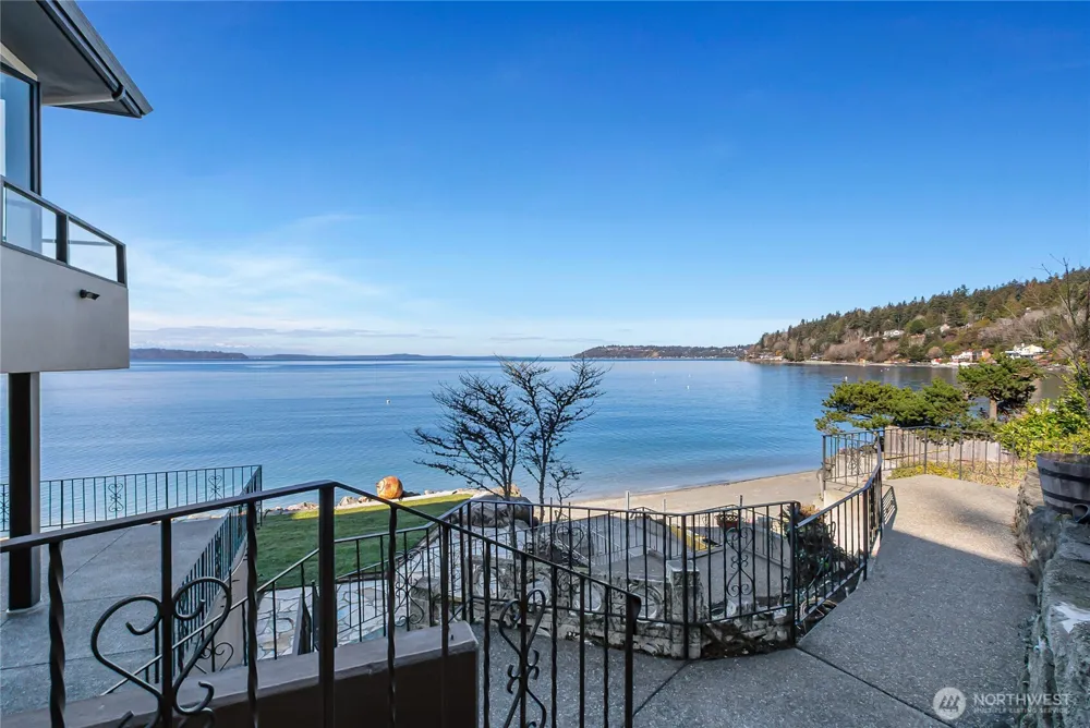 16331 Maplewild Avenue SW Burien, WA 98166