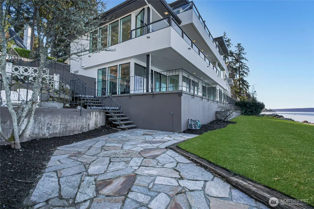 16331 Maplewild Avenue SW Burien, WA 98166