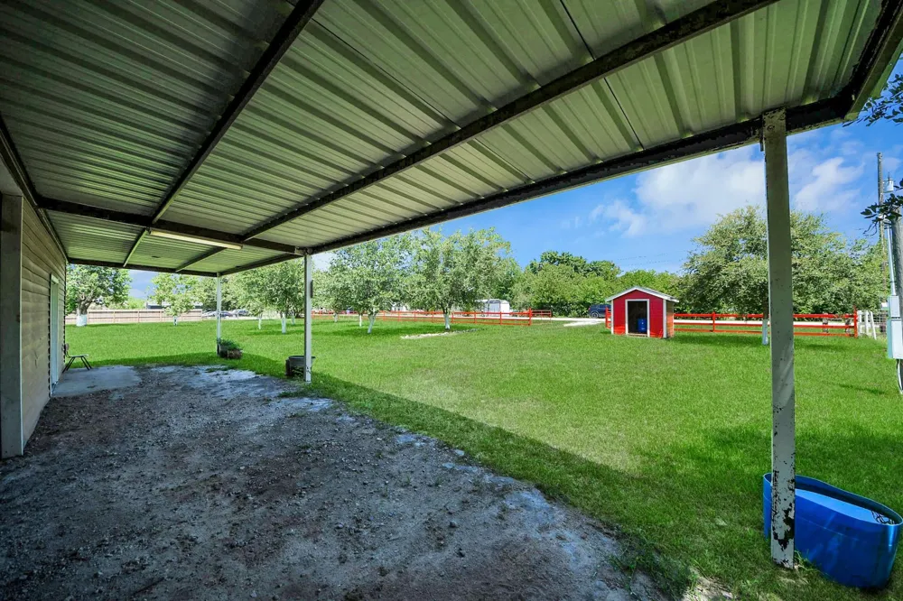 694 County Road 941 Alvin, TX 77511