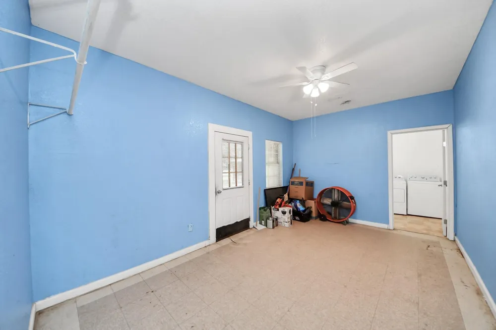 694 County Road 941 Alvin, TX 77511