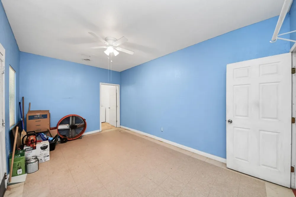 694 County Road 941 Alvin, TX 77511