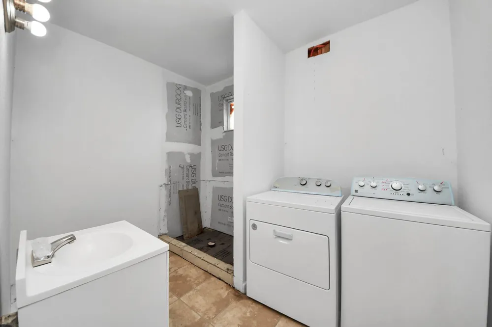 694 County Road 941 Alvin, TX 77511