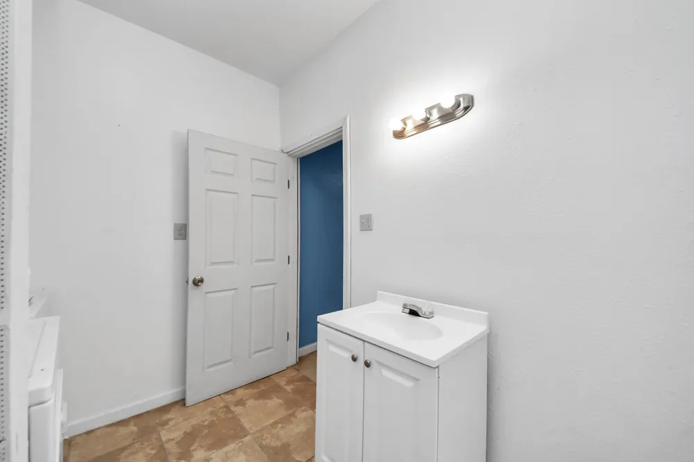 694 County Road 941 Alvin, TX 77511