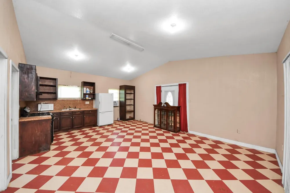 694 County Road 941 Alvin, TX 77511