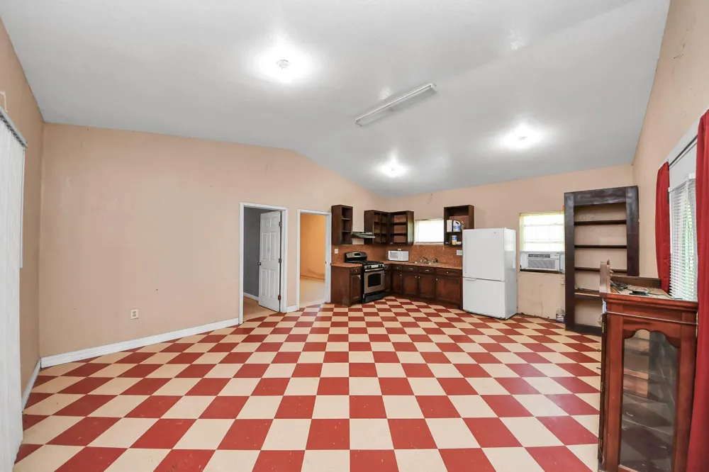 694 County Road 941 Alvin, TX 77511