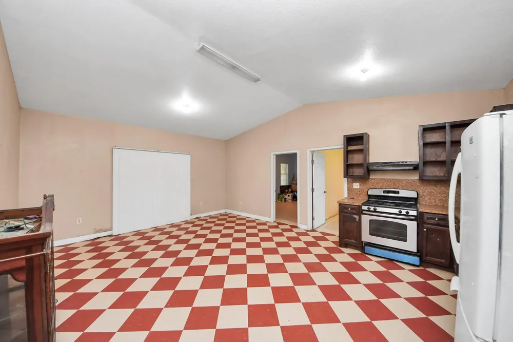 694 County Road 941 Alvin, TX 77511