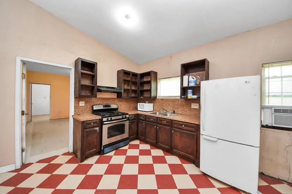694 County Road 941 Alvin, TX 77511