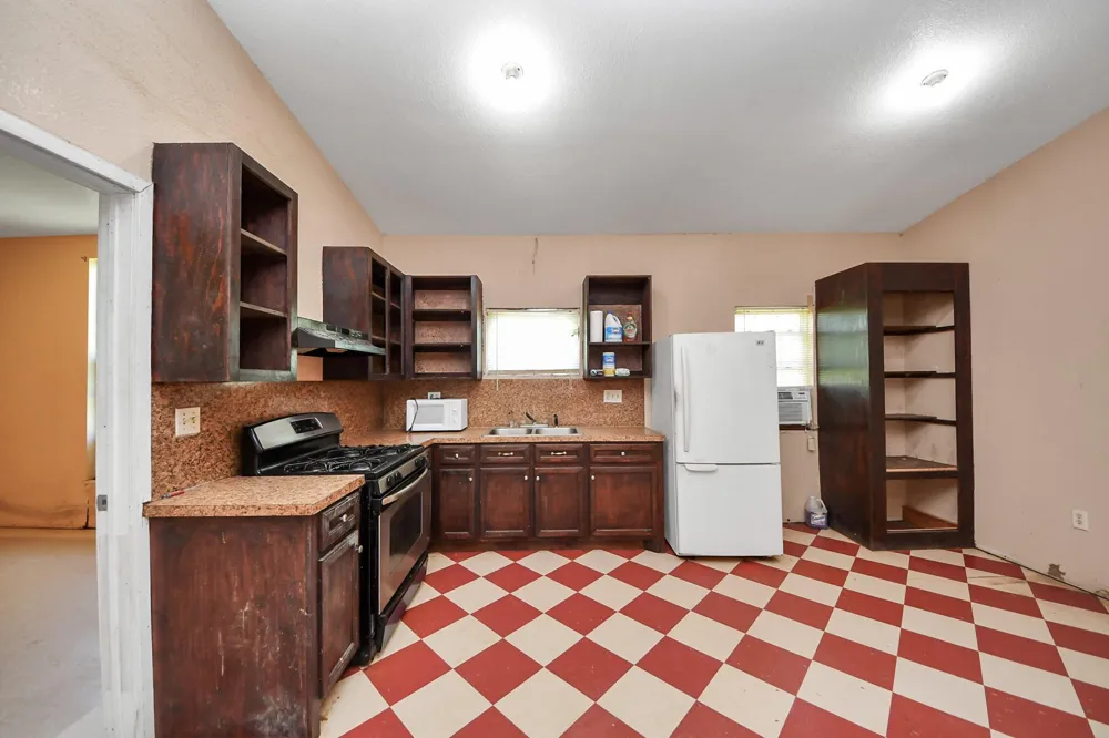 694 County Road 941 Alvin, TX 77511