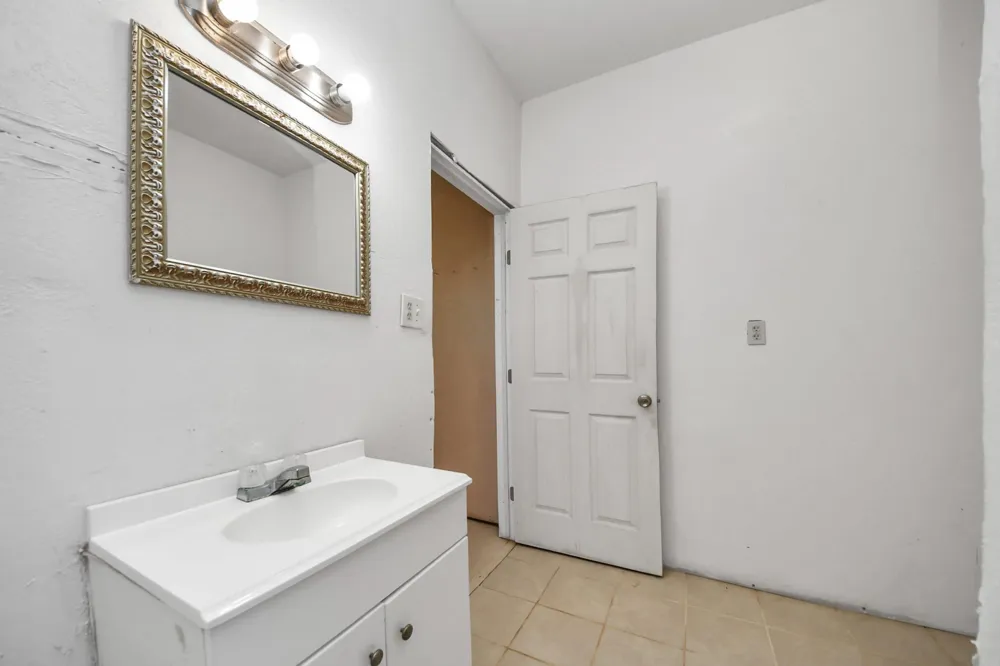 694 County Road 941 Alvin, TX 77511